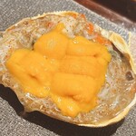 炎水 - 温かい餡の熱がゆっくりと馬糞ウニの甘味を引き出します。