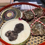 銀座嘉禅 - 本日の食材のプレゼンテーション:黒トリュフと上海蟹