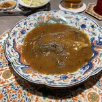 銀座嘉禅 - フカヒレ姿煮:濃厚なソースの上に、サービス直前にトリュフをこれでもか、と擦りおろしてくれる。フカヒレ自体も繊維が太くて◎