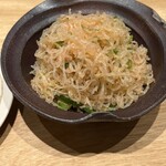 酒場シナトラ - 万願寺唐辛子・白滝の明太子和え(この日は甘長唐辛子)