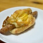 Manhattan Bakery&Wine Bar - 料理写真:マスタードソーセージ（税込み356円）