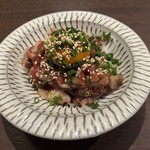 かごんま 博多駅東本店 - 馬肉ユッケ　味付けがイマイチだったのと、馬肉は脂がのっておいしい分、重さがある