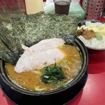王道家直系 IEKEI TOKYO - ラーメン＋海苔＋ライス