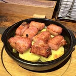 Vino - 厚切りベーコンとポテトの。美味の一言。