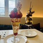 アニバーサリーテラス K - 左　いちごパフェ　右　 栗とショコラのパルフェ