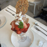 アニバーサリーテラス K - いちごパフェ　上からのショット