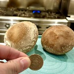 prospero - 森のくまさんという名のでっかい椎茸。500円玉と比較してみた。