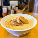 蔵出し味噌 門左衛門 - 料理写真:牛乳カレー味噌らーめん