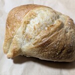 コクリコ ルージュ - プチフランス　税抜120円　今回購入の中で一番人気だった　女性の拳大です