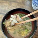 코츠부야 - 된장국 재료는 송이버섯, 표고버섯, 파입니다.