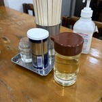 赤坂味一 - 卓上の調味料など