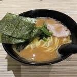 せい家 - 料理写真:らーめん
太麺・中盛り・麺かため・味うすめ・鶏油少なめ