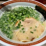 長浜ラーメン 博多っ子 - ラーメン かため 900円  替え玉150円