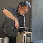 KHAO - ココナッツを生搾りでいただきました