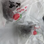藤屋窓月堂 - いちご大福　小ぶりですが、いちごの大きさまんまです☺️　300円