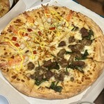 ドミノ・ピザ - 料理写真:炭火焼ビーフと海老の贅沢ハーフ&ハ
ーフ