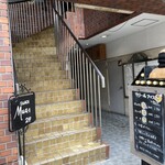 カリー＆ナイス カトゥール - 階段昇って2階