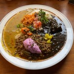 カリー＆ナイス カトゥール - コンボ1350円(5種ブレンド豆カリー・合鴨キーマ紫山芋とろろがけ・イカ墨ポークカレー)