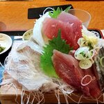 埼玉漁港 海鮮食堂 そうま水産 - 三代目刺身番長ランチ1,100円の刺し盛り