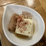 呑処 大阪梅田 ブラウン - ホルモン豆腐