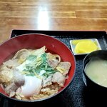 毛呂山食堂 - 料理写真:豚玉毛丼（ぶったまげどん）740円