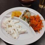 満点とんかつ四季彩 - つまみは無料で食べ放題