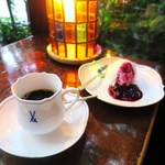 カフェ・ド・ラペ - ストロング、レアチーズケーキ