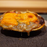 炎水 - 甲羅の上で出会ったせいこ蟹と雲丹。入り蒸しされた餅米を忍ばせてあります。