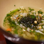 炎水 - 温かな出汁に包まれると蟹の香りが膨らみ、出汁と旨味を一つにしながら、海苔の青みを添えてサラサラと運ばせる。