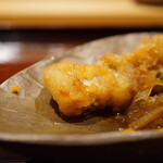 炎水 - 衣を纏った身は旨さの一体感が際立ち、香り付けに紅まどんなの皮を散らす。