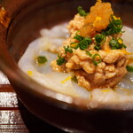 炎水 - 身は4日寝かせ、それでもしっかりとしたハリのある食感に浮かぶ実食な旨み。葱とおろし醤油で引き締めながらも隠しきれないあん肝の旨みを炸裂！
      削った黄柚子の香りでそっと引き立ち、全体が見事に華やぐ。