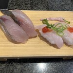 沼津魚がし鮨 流れ鮨 御殿場店 - (左)さわら、(右)ウマヅラハギ