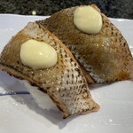 沼津魚がし鮨 流れ鮨 御殿場店 - サーモン旨皮炙り