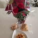 シャトレーゼ - 料理写真:シャトレーゼ・ポインセチア