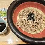 そば処 とんぼ - 料理写真:ざるそば。何故か器が濡れていた