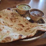 LOCAL柏 - はみ出るナンが凄いね(笑)