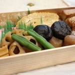 Nihombashi Bemmatsu Souhonten - 並六(白飯弁当) 1080円。