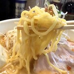 あかぎや - 麺は中太ちじれ麺