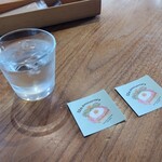 カフェルセット鎌倉 - ステッカーシールもらいました　目玉焼きが目みたいに（笑）