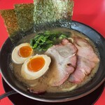 横浜家系ラーメン竈門家直系店赤門家 - 料理写真: