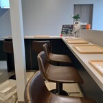 L'instant mieux - 店内は、カウンター６席のみ。