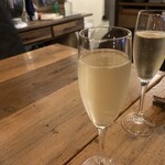 ワイン&デリ ノイエアルテ - 