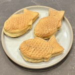 横浜くりこ庵　 - 料理写真:「プレミアムクリーム」（210円）、「ジャーマンポテト」（260円）、「新豆小倉あん」（220円）