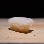 鮨 西崎 - シグネチャー、白烏賊　四層目を剥がすと甘くなる