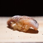 鮨 西崎 - 鰯　冬は上品な脂
