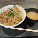 姫軒 - 【2025.12.31(水)】姫豚丼（並盛飯＋味噌汁）1,280円