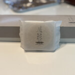 メゾン シーラカンス - 和紙のような質感が上品。手に取った瞬間から、丁寧さが伝わってきます。