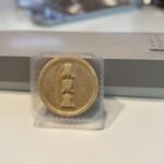 メゾン シーラカンス - 「榮泉堂」の文字が美しい焼き印。香ばしさが想像できる、凛とした佇まいです。