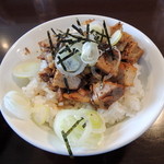 らーめん la.la.la. - 2014年12月21日(日)　ランチセット　中華そば(醤油)680円＋チャーシュー丼セット(180円)のミニチャーシュー丼