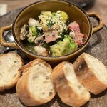 ツマンデ呑める みやこパーラー ハイサイ! - 島だことブロッコリーのアヒージョ